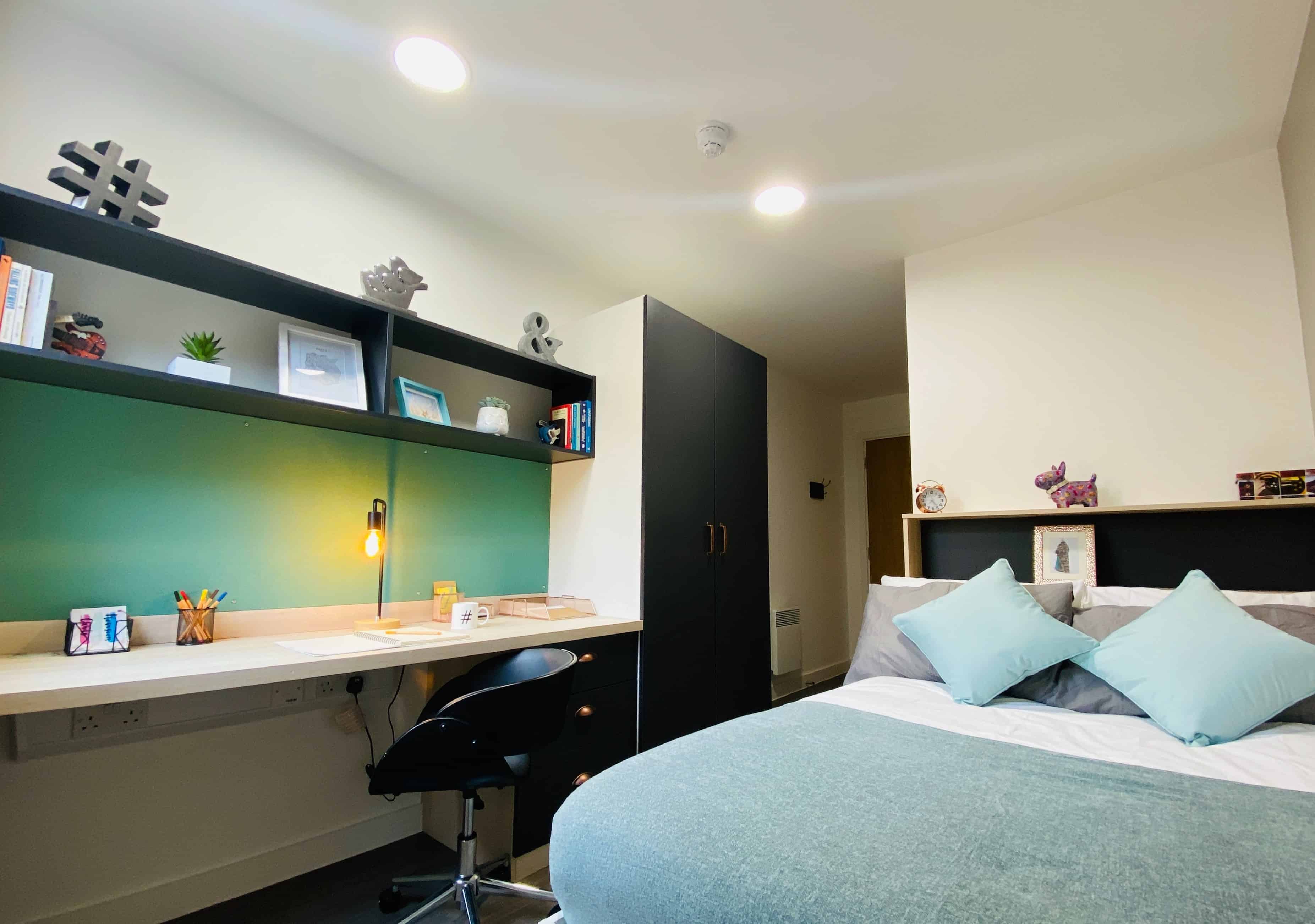 Common Area?w=400&h=260&fit=crop&q=40&auto=format&trim=auto