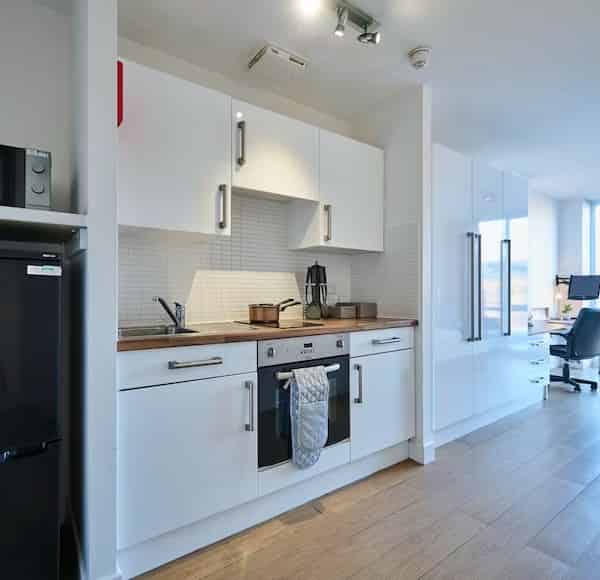 Common Area?w=400&h=260&fit=crop&q=40&auto=format&trim=auto