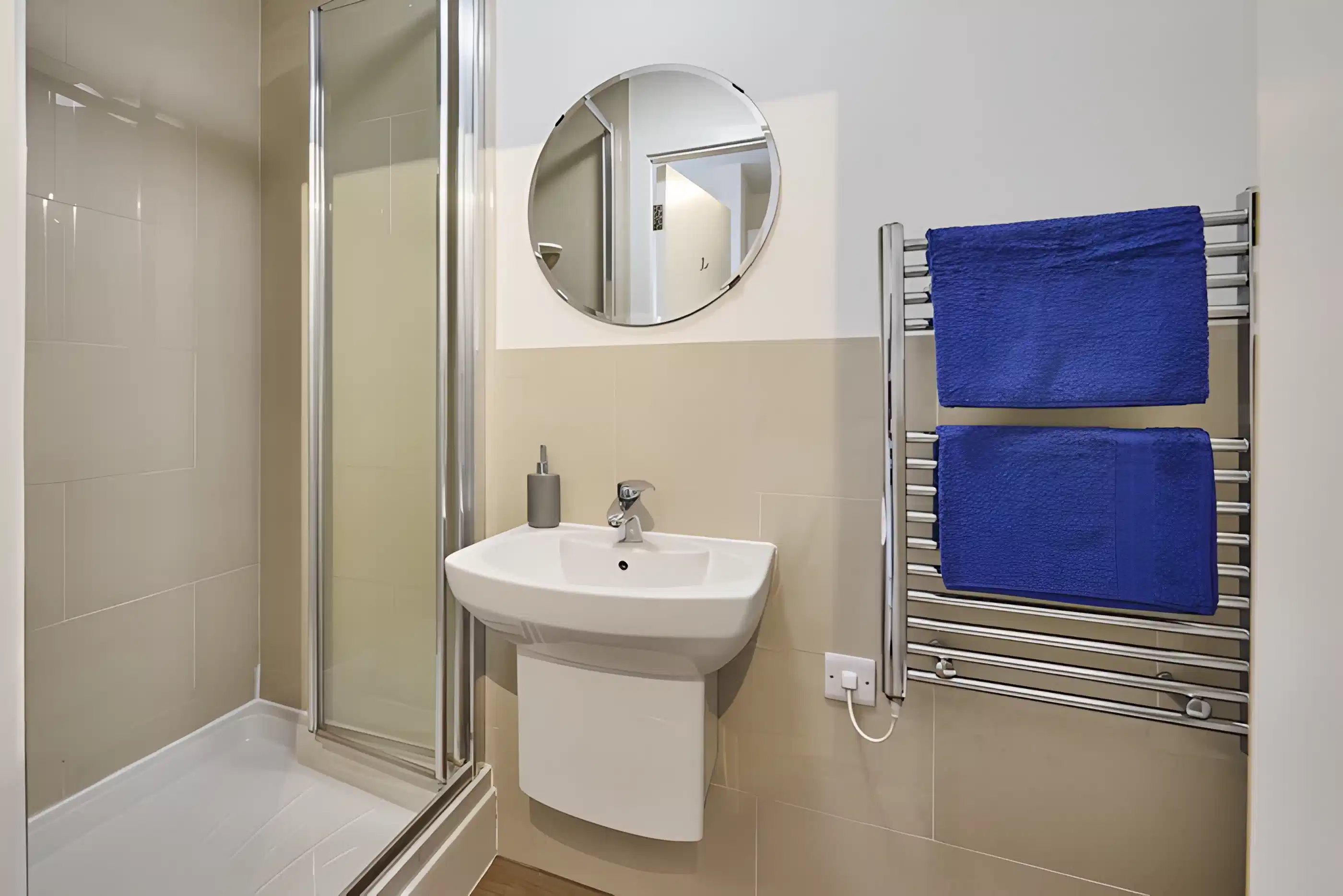 Amenities?w=400&h=260&fit=crop&q=40&auto=format&trim=auto