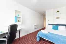 Common Area?w=400&h=260&fit=crop&q=40&auto=format&trim=auto