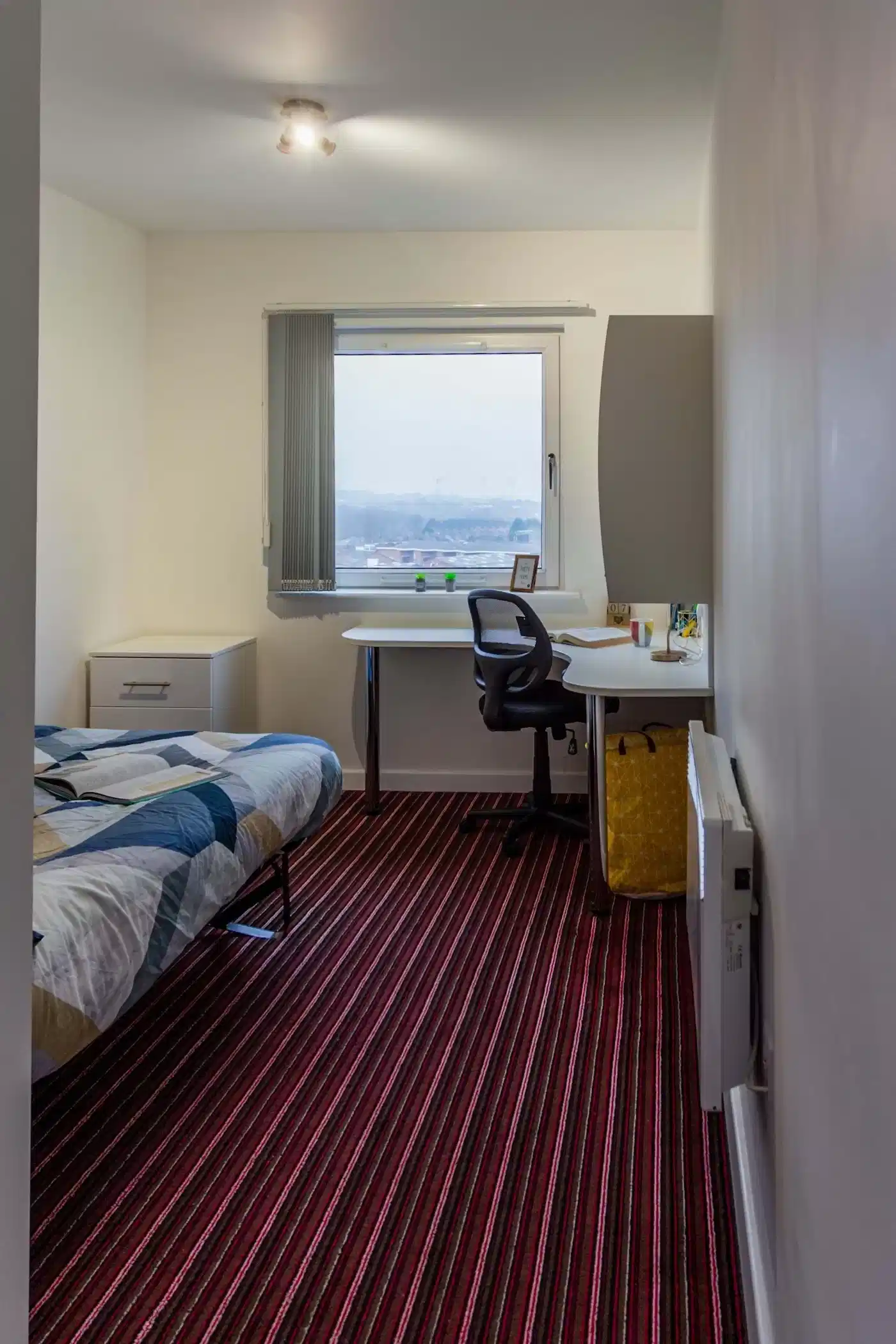 Common Area?w=400&h=260&fit=crop&q=40&auto=format&trim=auto