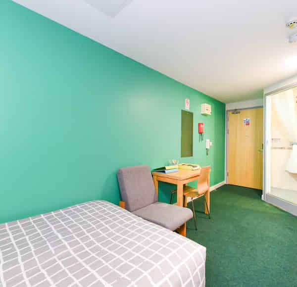 Common Area?w=400&h=260&fit=crop&q=40&auto=format&trim=auto