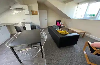 High Road Beeston, NG9 2LN, Nottingham - Nottingham, England, United Kingdom - Amenities