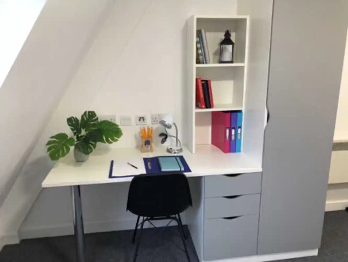 Common Area?w=400&h=260&fit=crop&q=40&auto=format&trim=auto