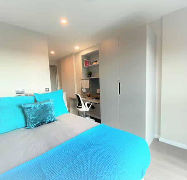 Common Area?w=400&h=260&fit=crop&q=40&auto=format&trim=auto