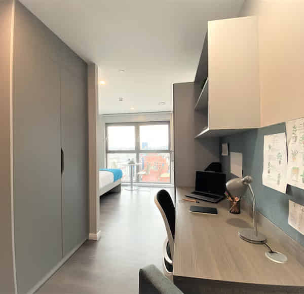 Amenities?w=400&h=260&fit=crop&q=40&auto=format&trim=auto