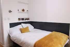 Common Area?w=400&h=260&fit=crop&q=40&auto=format&trim=auto