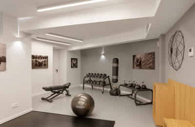Papua, Madrid - Madrid, Spain - Amenities
