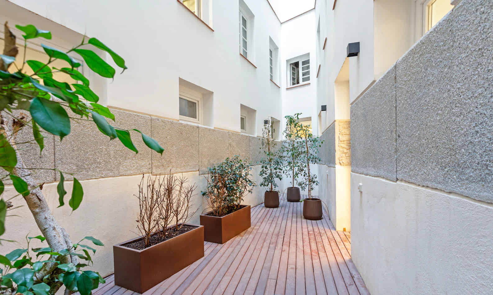 Amenities?w=400&h=260&fit=crop&q=40&auto=format&trim=auto