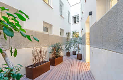 Amenities?w=400&h=260&fit=crop&q=40&auto=format&trim=auto