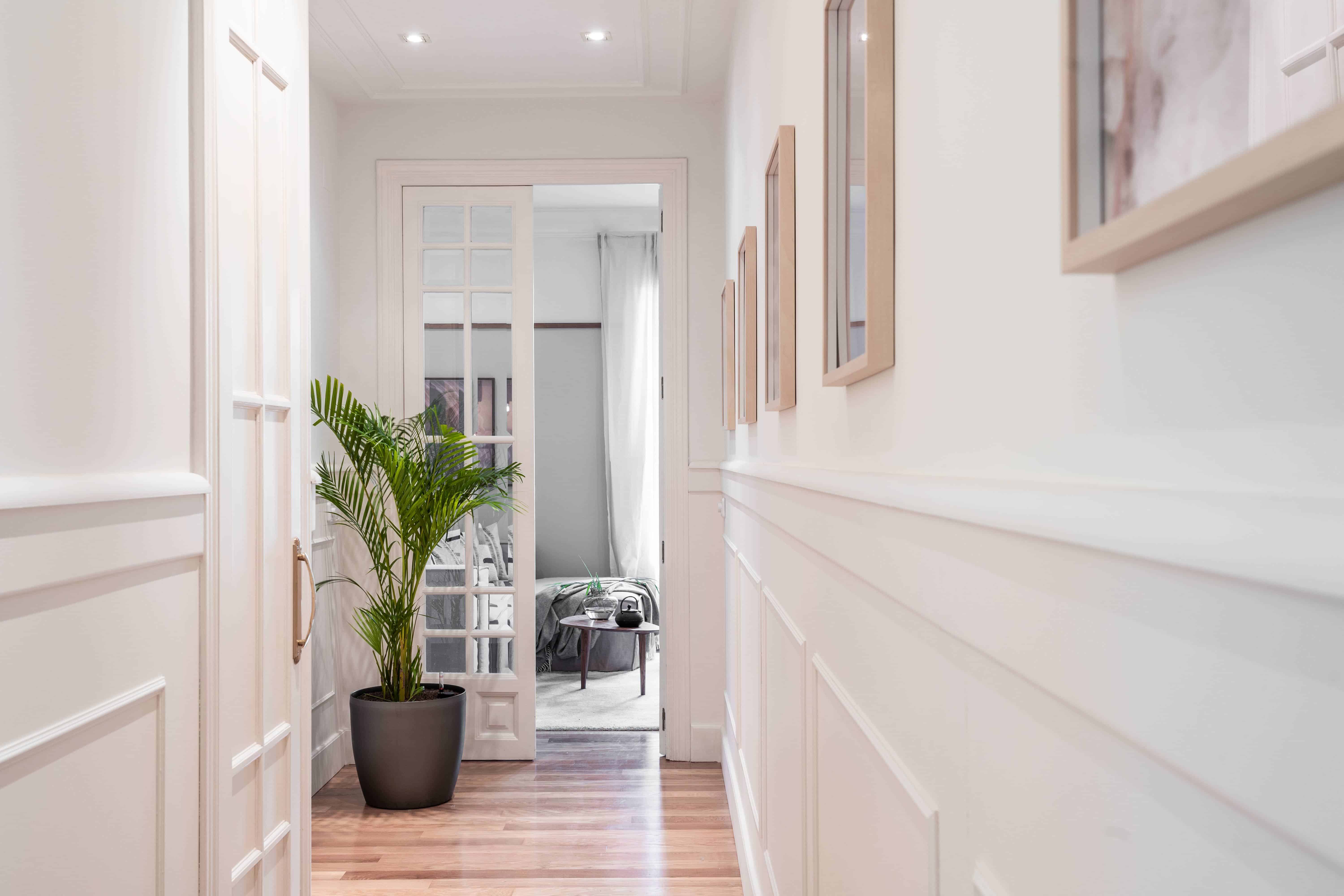 Bedroom?w=400&h=260&fit=crop&q=40&auto=format&trim=auto