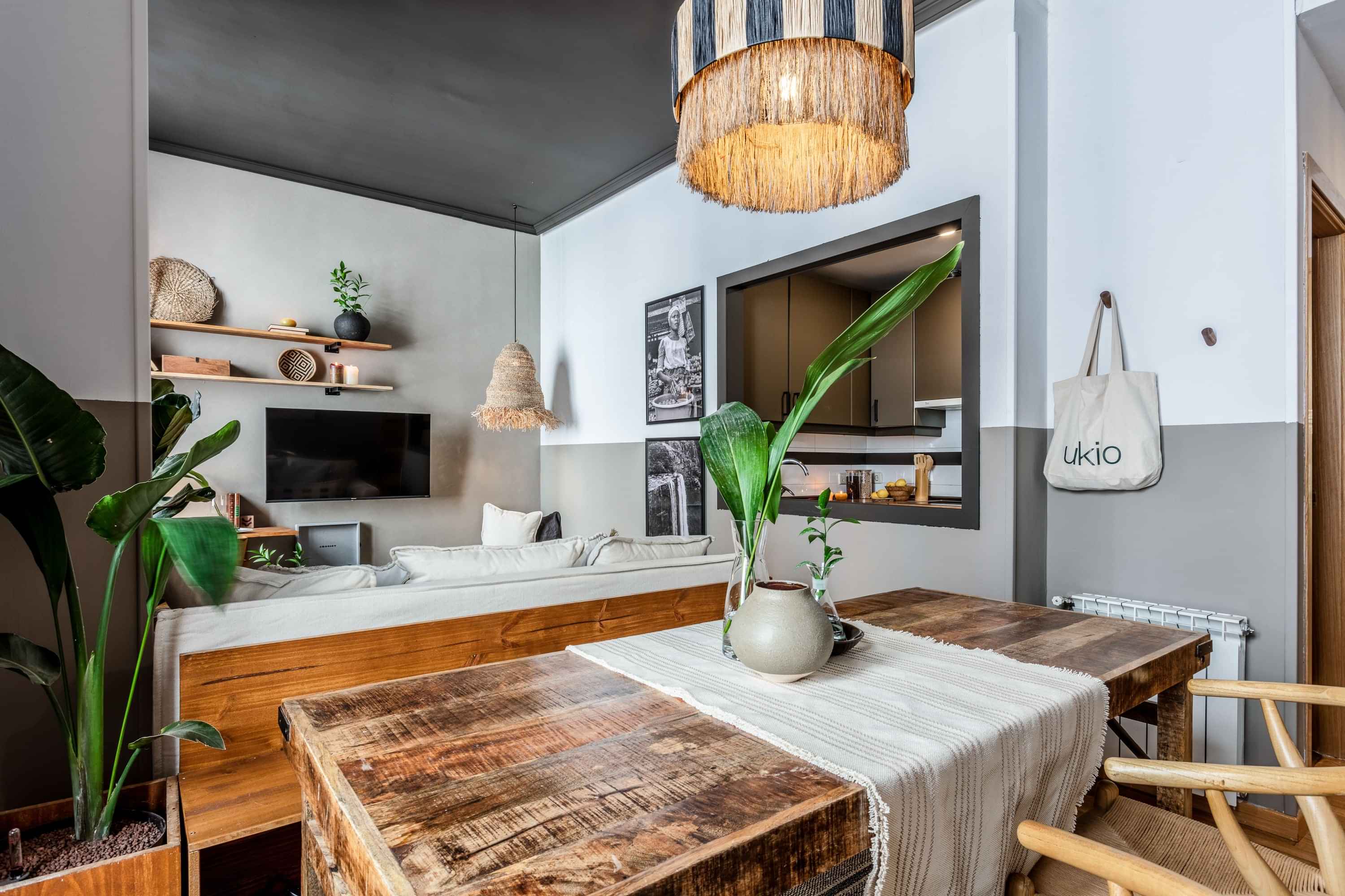 Amenities?w=400&h=260&fit=crop&q=40&auto=format&trim=auto