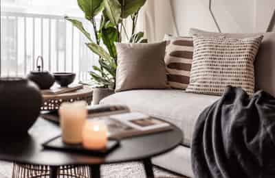Bedroom?w=400&h=260&fit=crop&q=40&auto=format&trim=auto