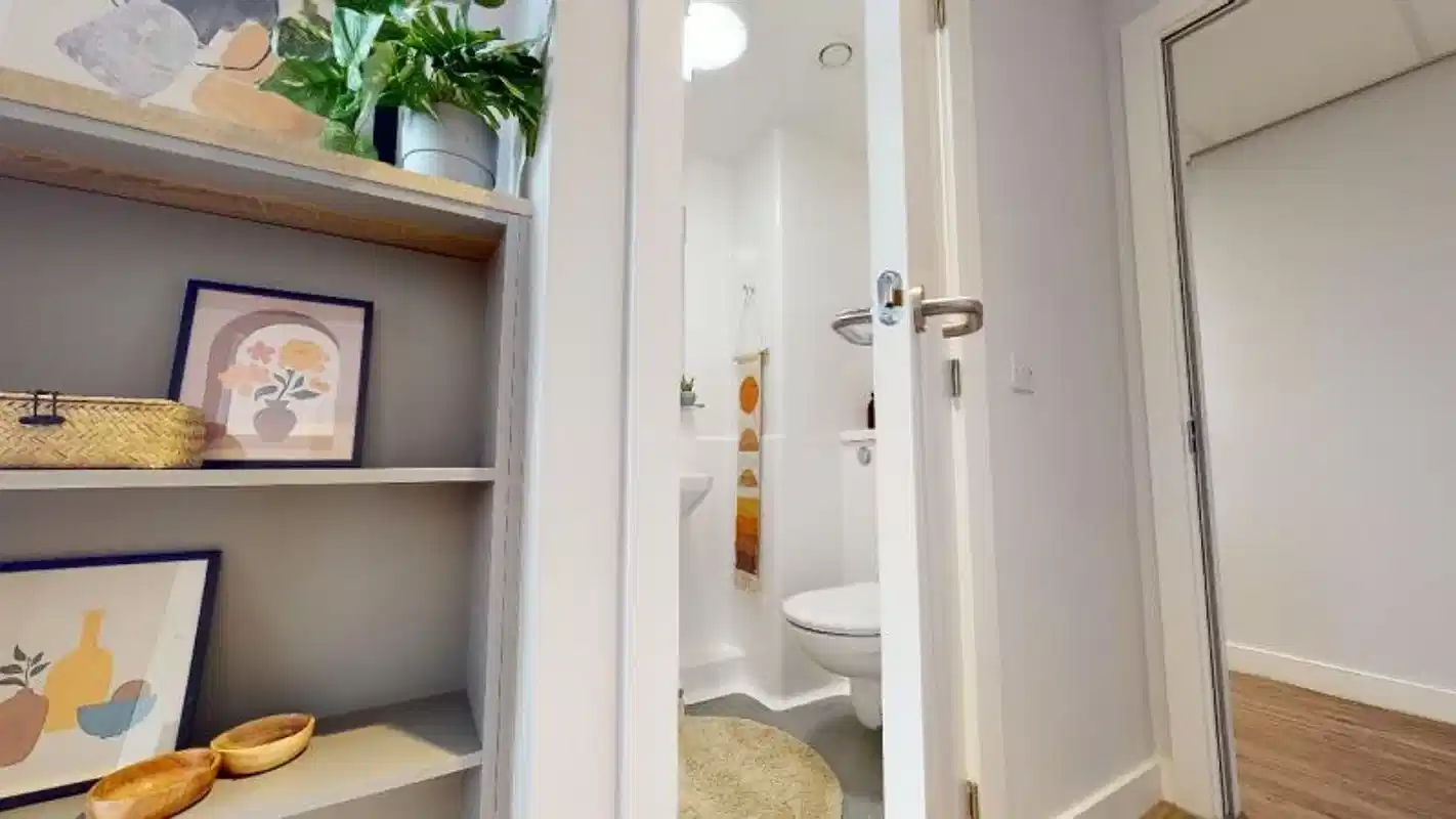 Common Area?w=400&h=260&fit=crop&q=40&auto=format&trim=auto