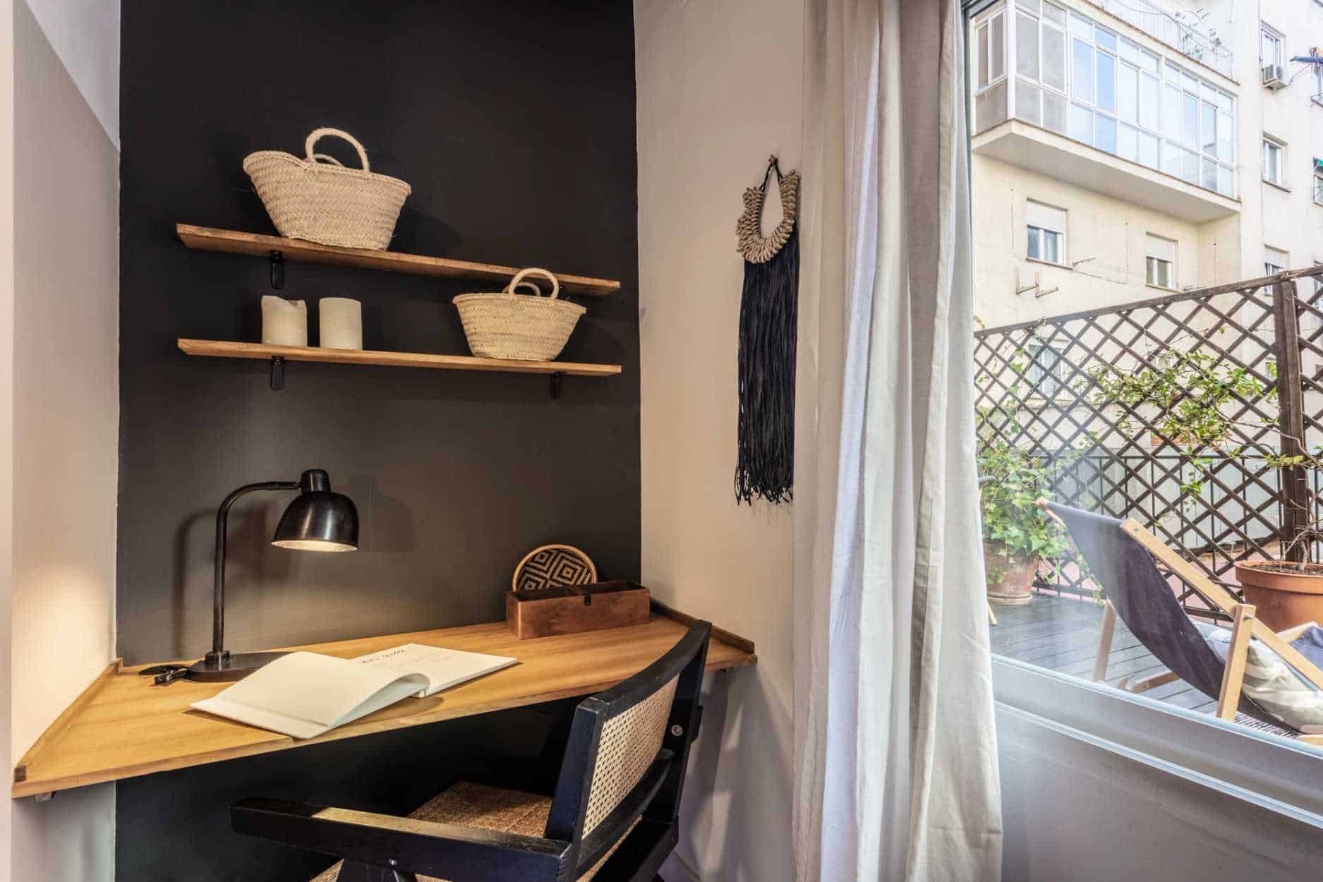 Exterior?w=400&h=260&fit=crop&q=40&auto=format&trim=auto