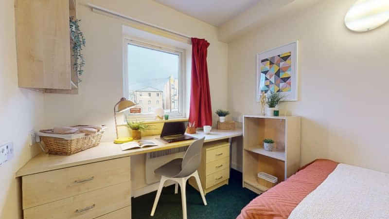 Room?w=400&h=260&fit=crop&q=40&auto=format&trim=auto