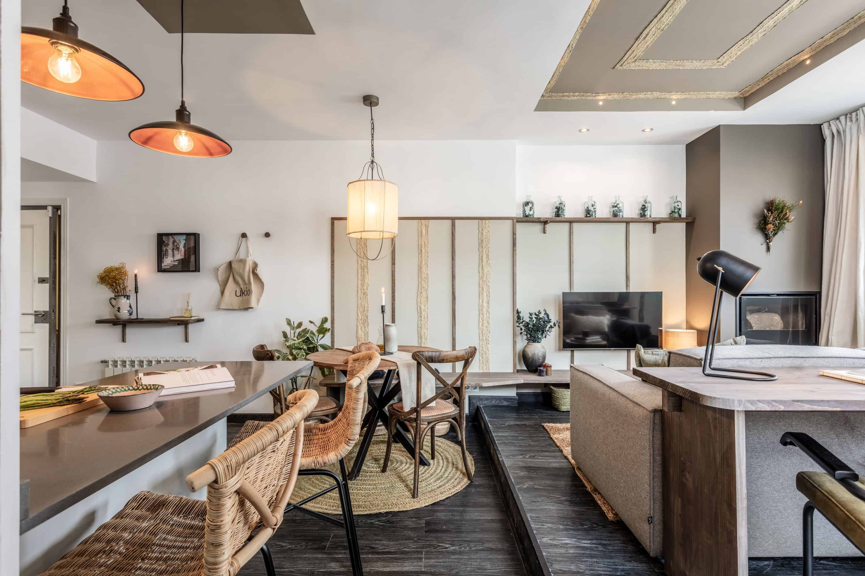 Amenities?w=400&h=260&fit=crop&q=40&auto=format&trim=auto