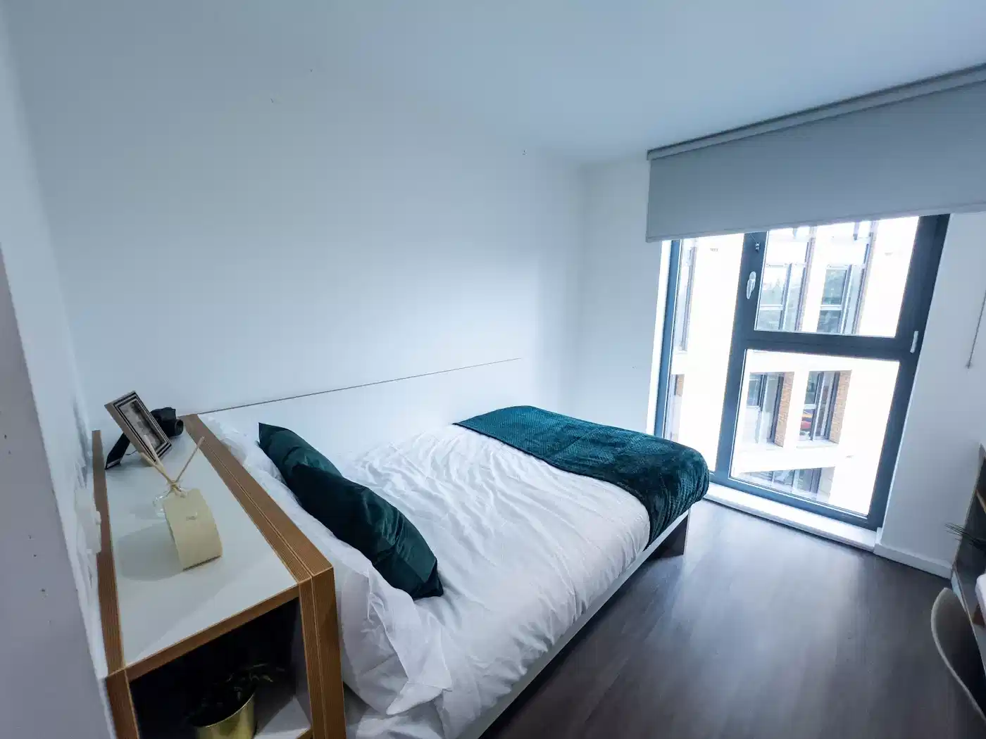 Amenities?w=400&h=260&fit=crop&q=40&auto=format&trim=auto