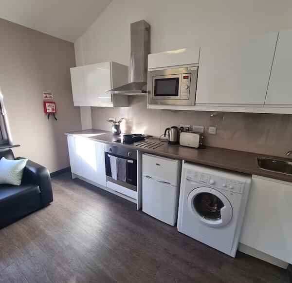 Common Area?w=400&h=260&fit=crop&q=40&auto=format&trim=auto