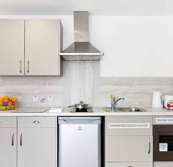 Common Area?w=400&h=260&fit=crop&q=40&auto=format&trim=auto