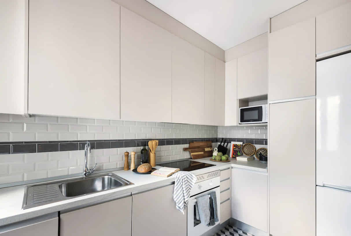 Exterior?w=400&h=260&fit=crop&q=40&auto=format&trim=auto