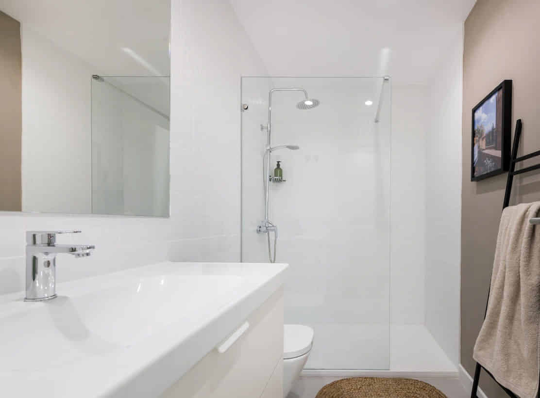 Common Area?w=400&h=260&fit=crop&q=40&auto=format&trim=auto