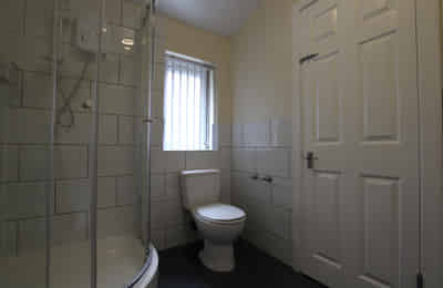Bankfield Avenue, Manchester - Manchester, England, United Kingdom - 6 Bed 2 Bath - Bathroom