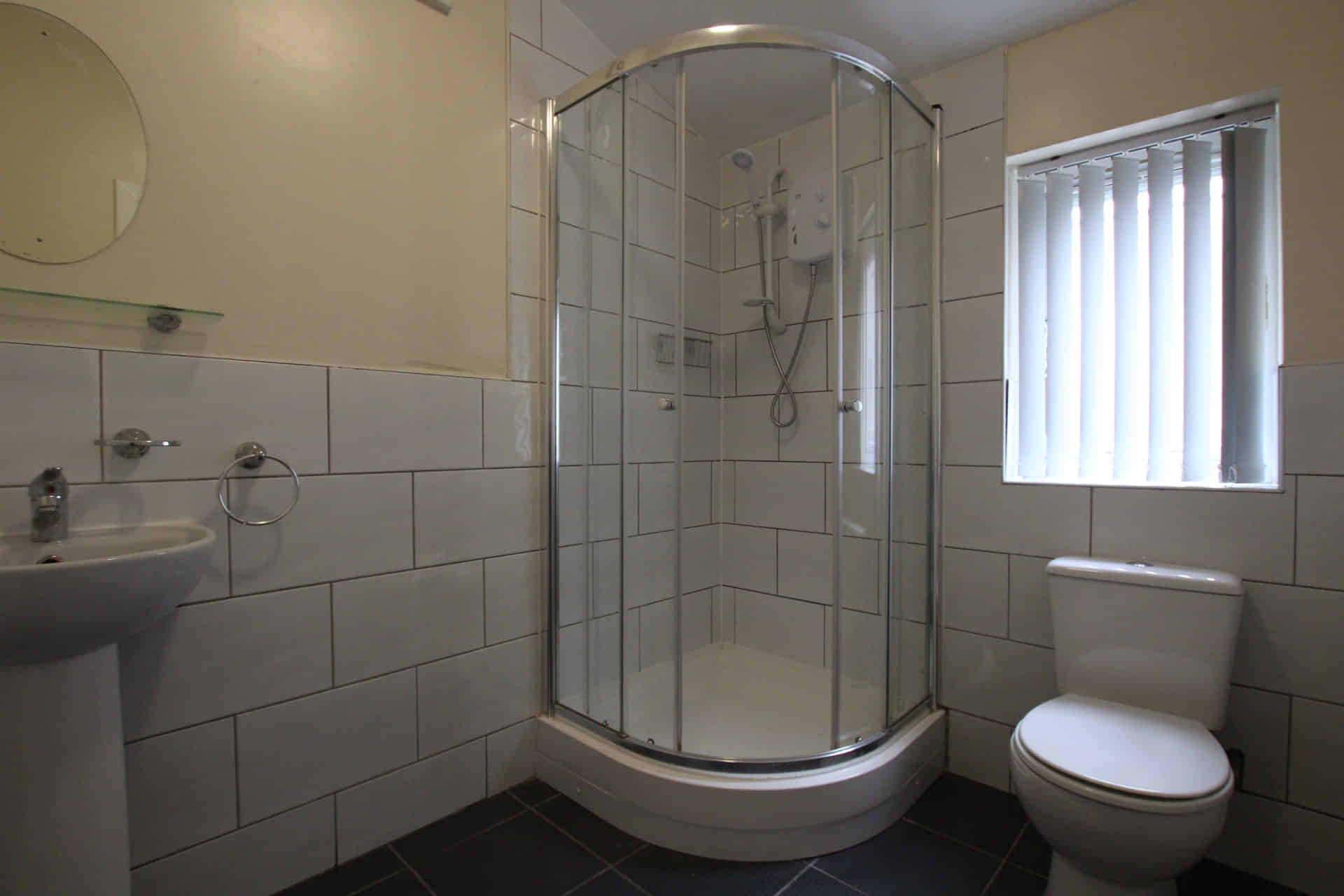 Bankfield Avenue, Manchester - Manchester, England, United Kingdom - 6 Bed   2 Bath - Bathroom