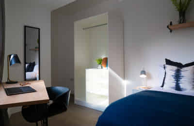 6 Bed 2 Bath - Bathroom?w=400&h=260&fit=crop&q=40&auto=format&trim=auto