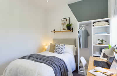 Haydn Avenue M14, Manchester - Manchester, England, United Kingdom - 6 Bedroom 2 Bathroom Apartment (1) - Bedroom