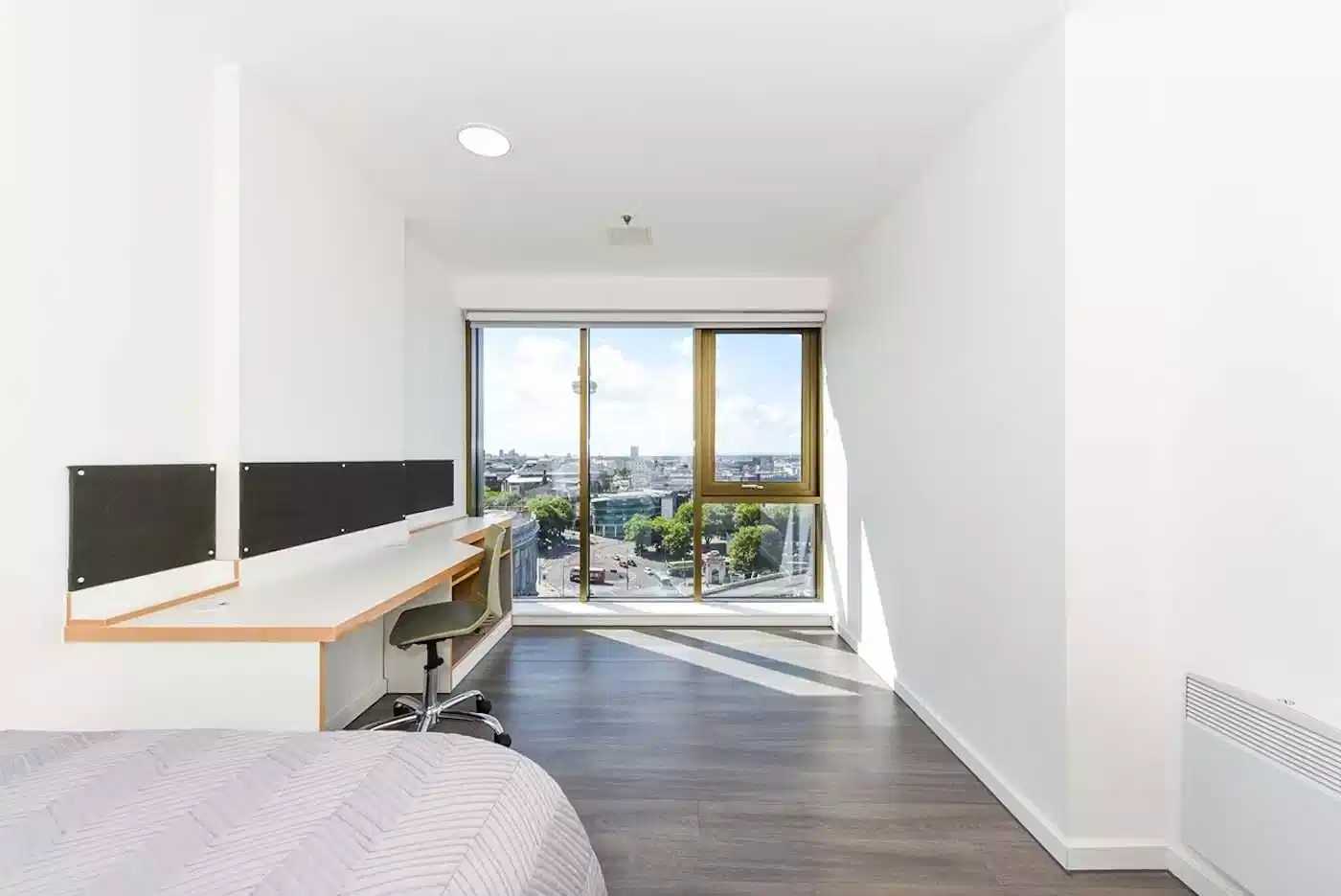 Common Area?w=400&h=260&fit=crop&q=40&auto=format&trim=auto