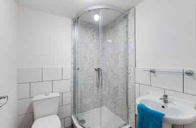 6 Bedroom 2 Bathroom Apartment (1) - Bedroom?w=400&h=260&fit=crop&q=40&auto=format&trim=auto