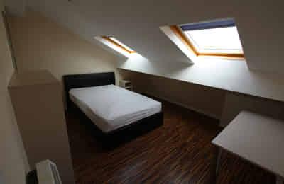 5 Bedroom 2 Bathroom Apartment - Amenities?w=400&h=260&fit=crop&q=40&auto=format&trim=auto