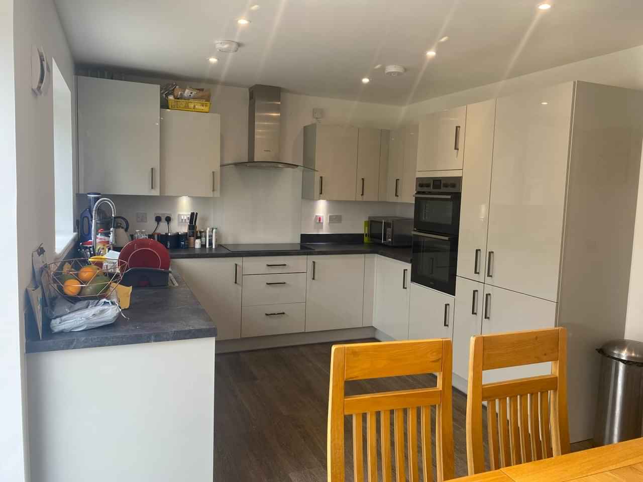 Exterior?w=400&h=260&fit=crop&q=40&auto=format&trim=auto