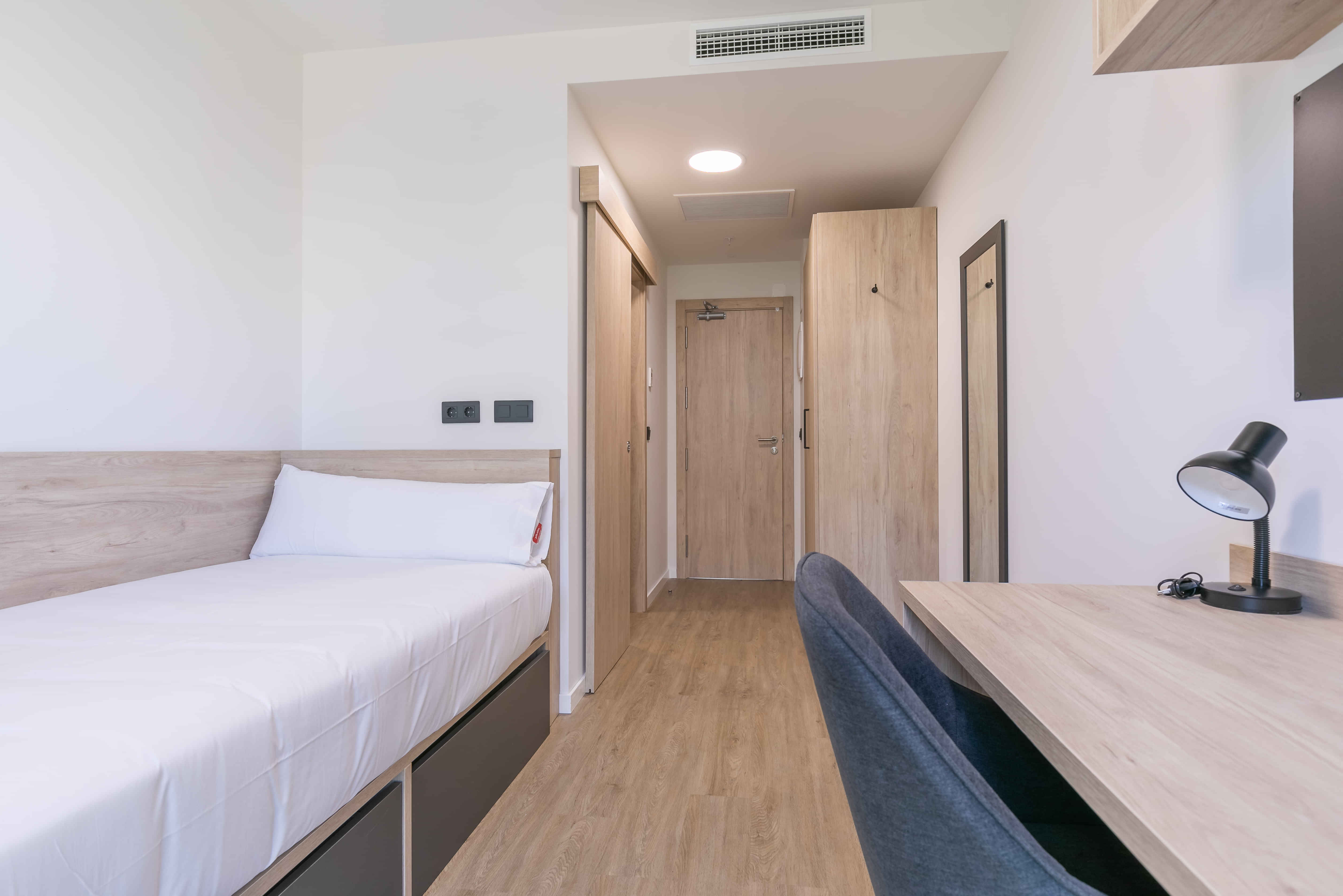 Amenities?w=400&h=260&fit=crop&q=40&auto=format&trim=auto