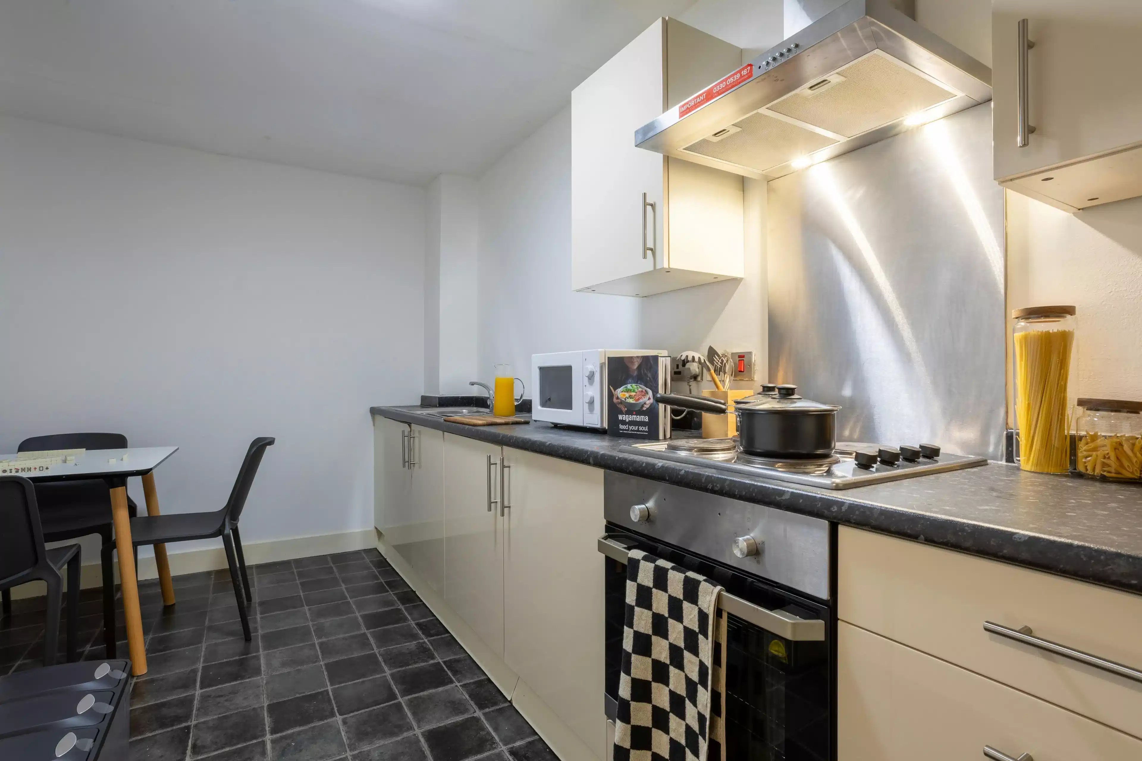 Amenities?w=400&h=260&fit=crop&q=40&auto=format&trim=auto