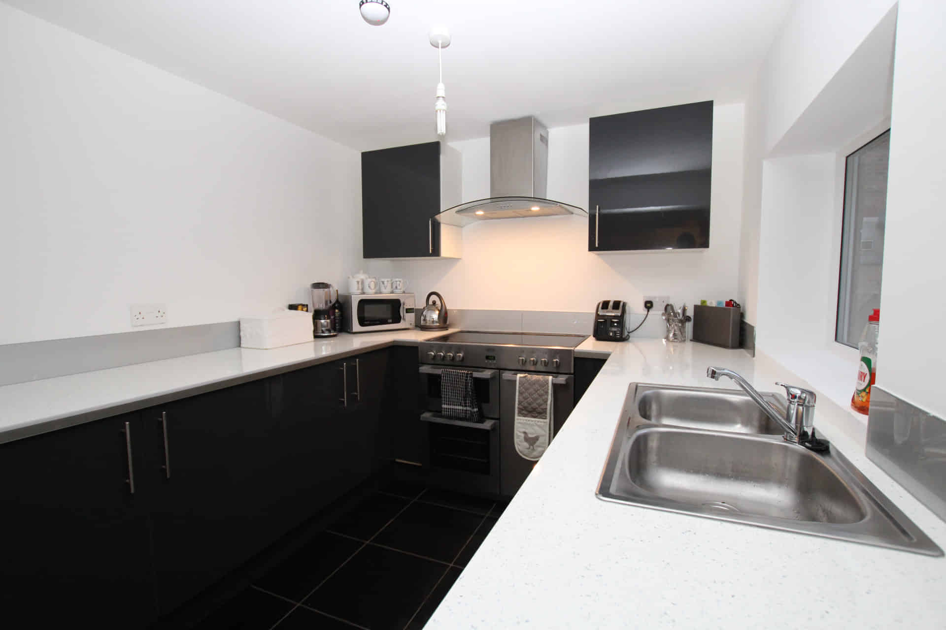 Crofton Street M14, Manchester - Manchester, England, United Kingdom - 5 Bedroom 2 Bathroom Apartment - Kitchen