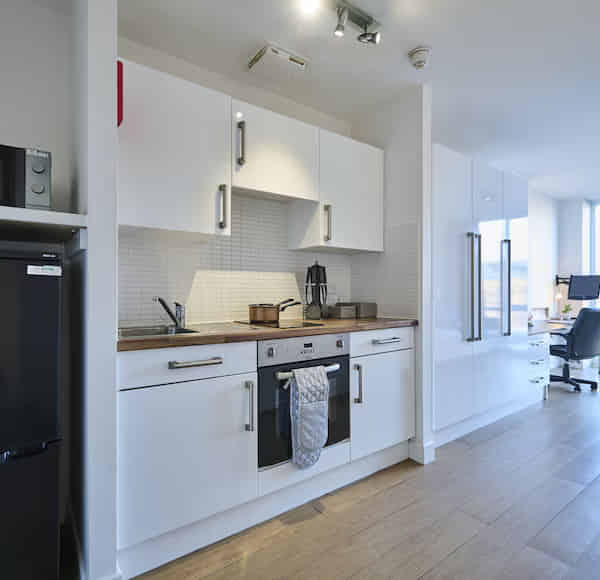 Exterior?w=400&h=260&fit=crop&q=40&auto=format&trim=auto