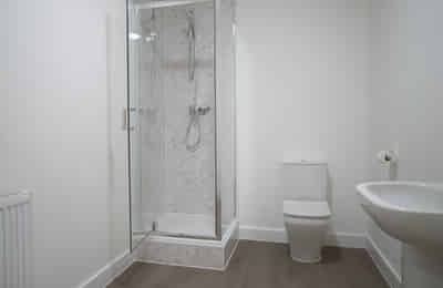 Moss Lane East, Manchester - Manchester, England, United Kingdom - 5 Bed 1 Bath - Bathroom