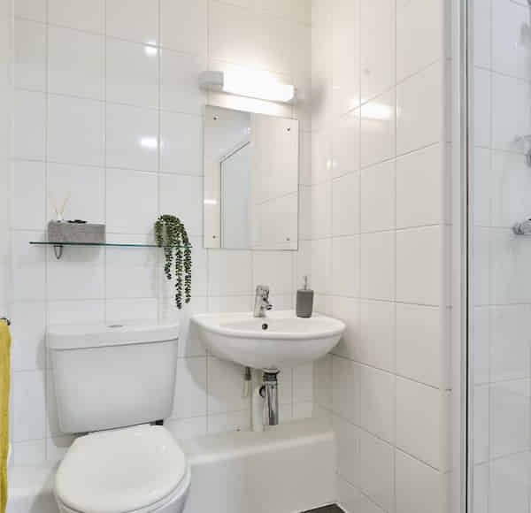 Exterior?w=400&h=260&fit=crop&q=40&auto=format&trim=auto