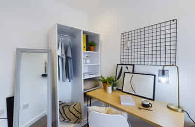 Common Area?w=400&h=260&fit=crop&q=40&auto=format&trim=auto