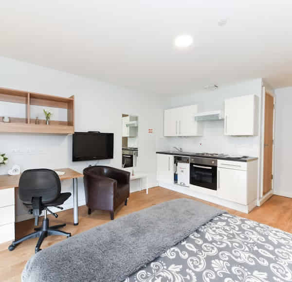 Exterior?w=400&h=260&fit=crop&q=40&auto=format&trim=auto