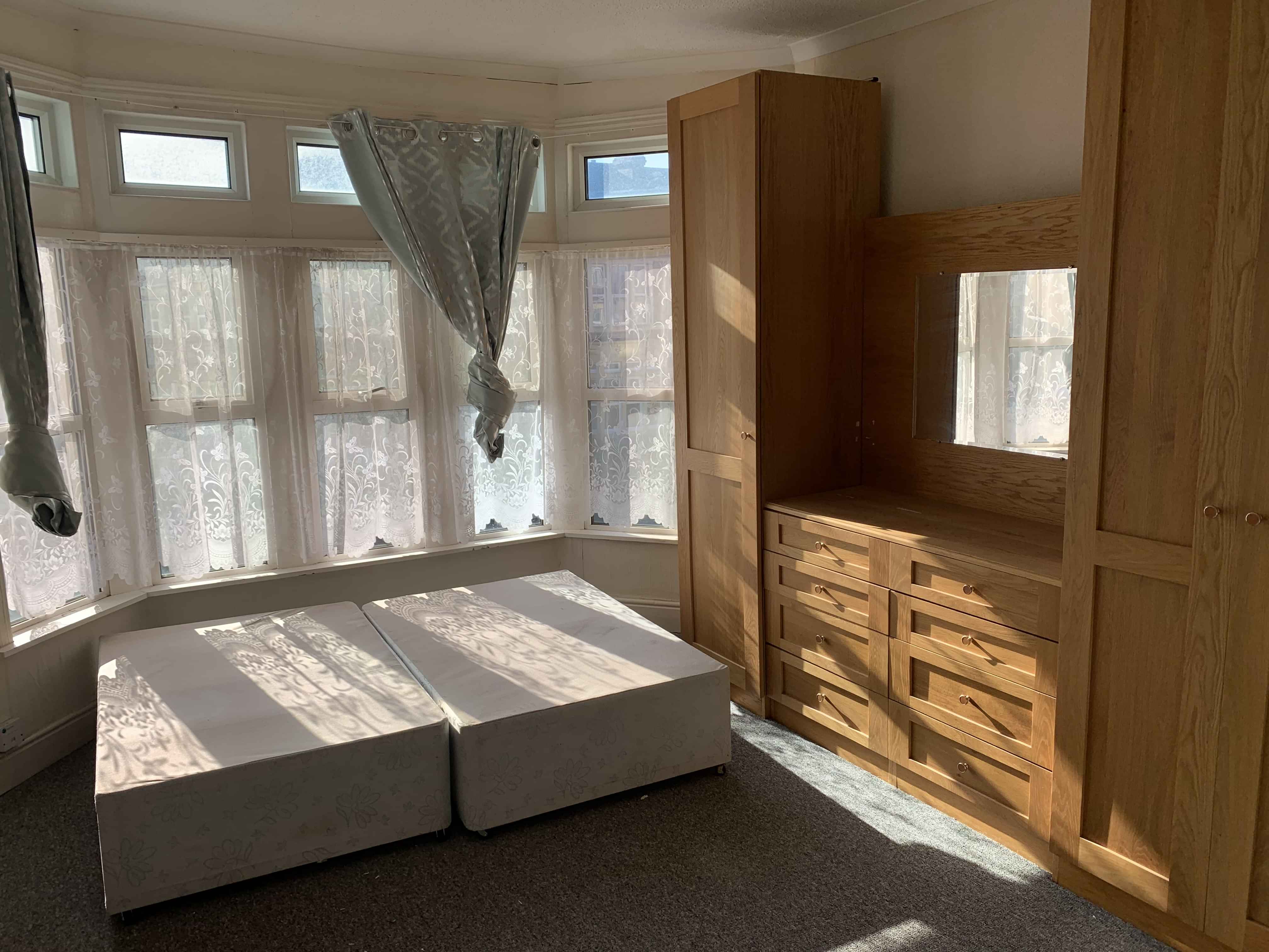 6 Bedrooms 2 Bathrooms Apartment (1) - Amenities?w=400&h=260&fit=crop&q=40&auto=format&trim=auto