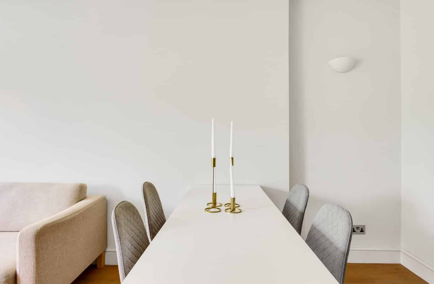 Exterior?w=400&h=260&fit=crop&q=40&auto=format&trim=auto