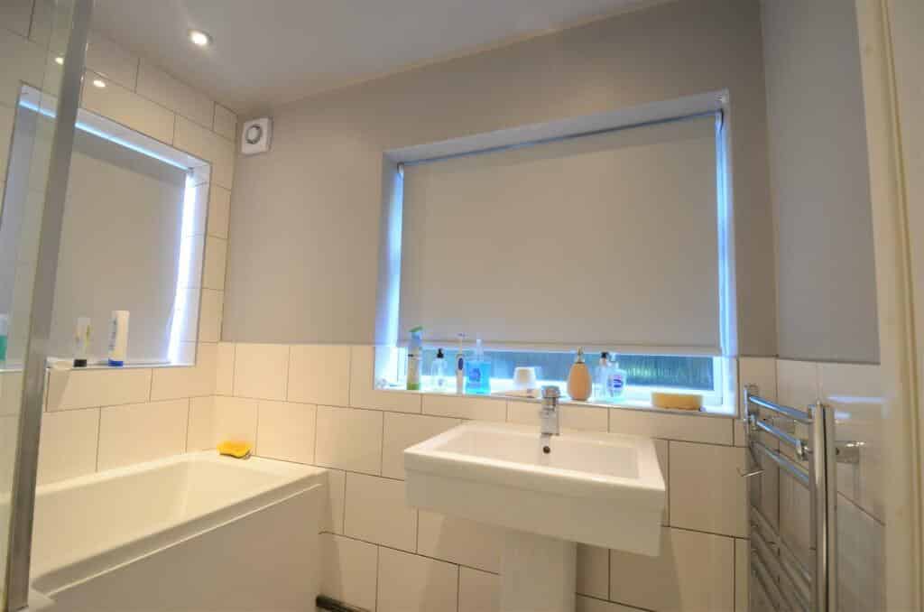 Common Area?w=400&h=260&fit=crop&q=40&auto=format&trim=auto