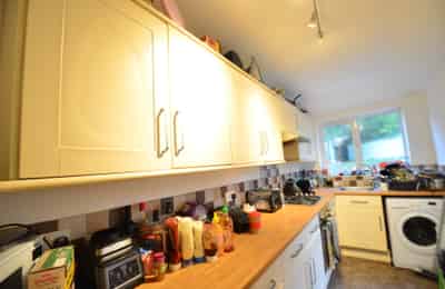Common Area?w=400&h=260&fit=crop&q=40&auto=format&trim=auto