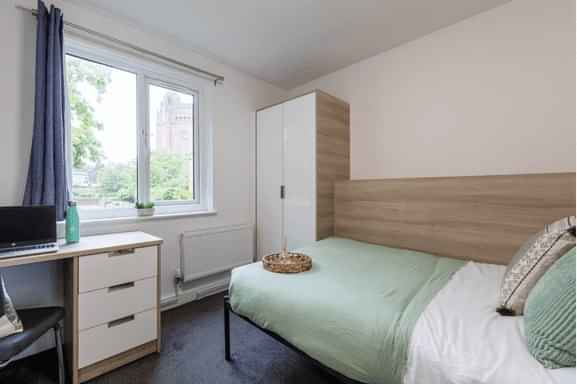 Exterior?w=400&h=260&fit=crop&q=40&auto=format&trim=auto