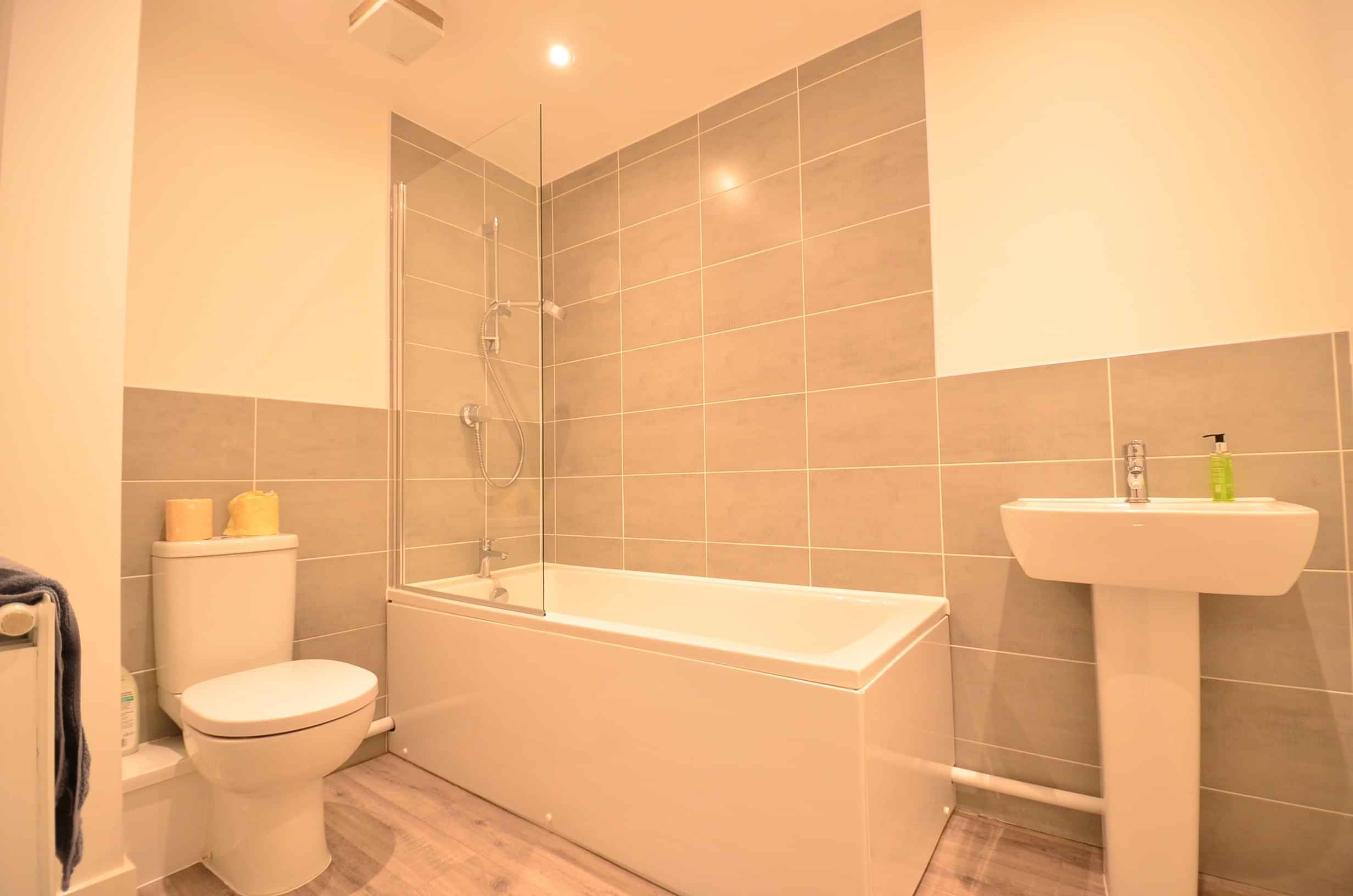 Exterior?w=400&h=260&fit=crop&q=40&auto=format&trim=auto