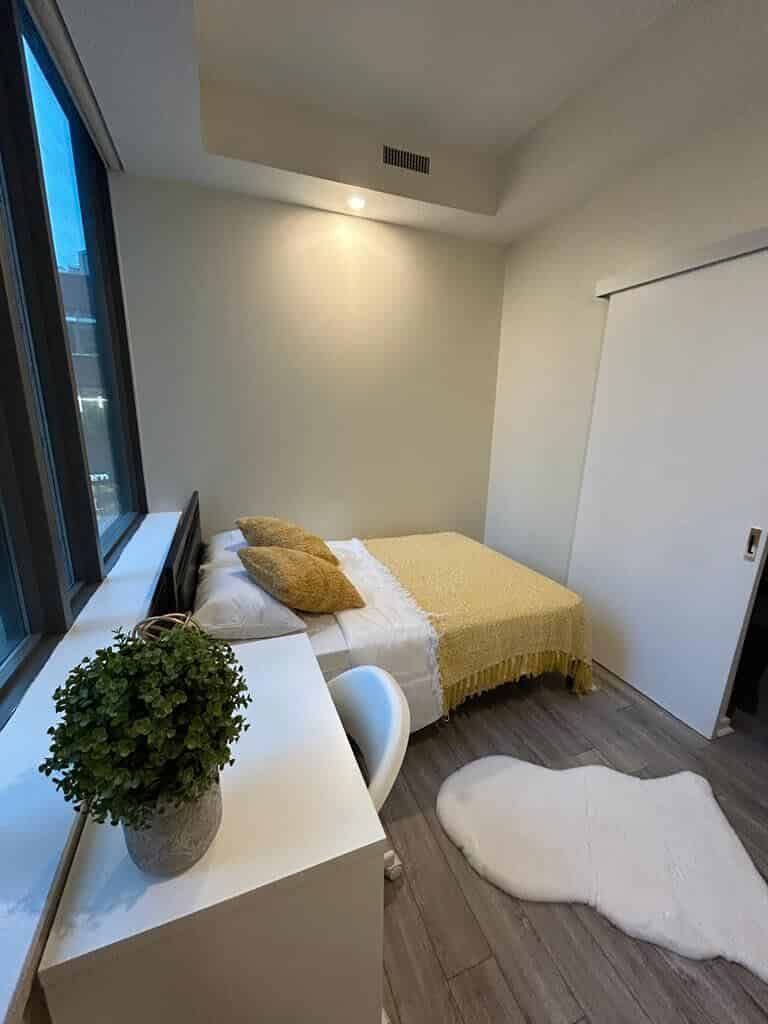 Liwinco M5V 0K4, Toronto - Toronto, Ontario, Canada - Deluxe Room - Bedroom