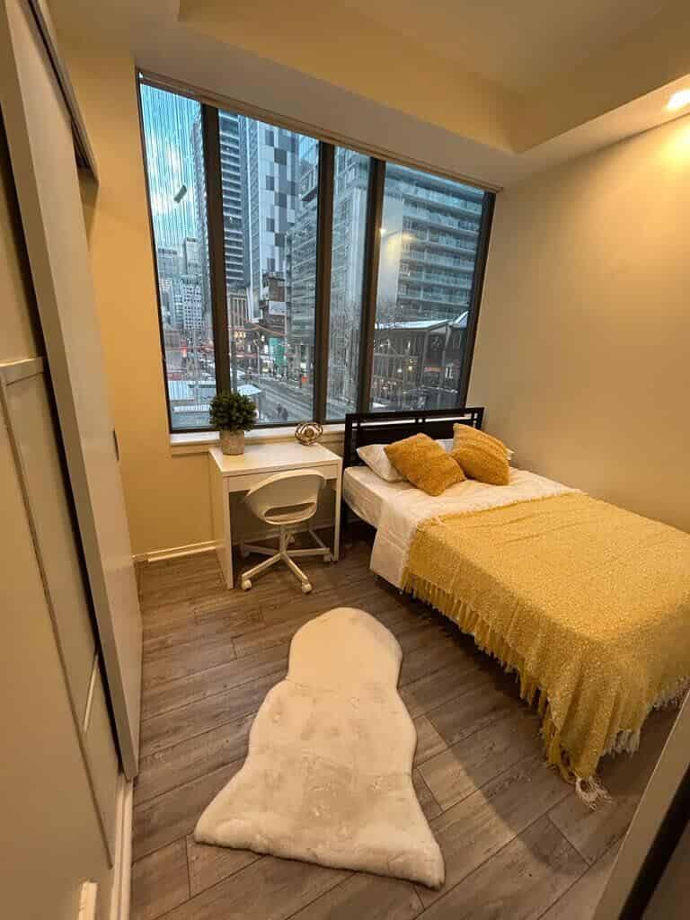 Liwinco M5V 0K4, Toronto - Toronto, Ontario, Canada - Deluxe Room - Bedroom